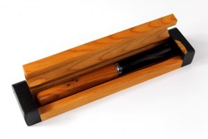 Eleganter Füller aus Eibe im Holzetui