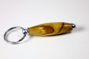 Schlüsselanhänger aus Essigbaumholz