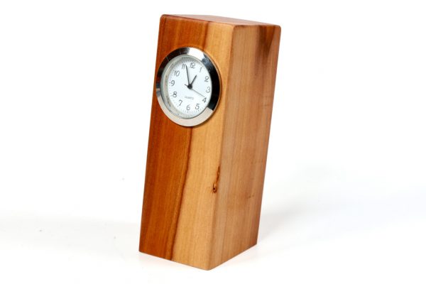 Schreibtischuhr aus Apfelholz mit 33mm Uhrwerk