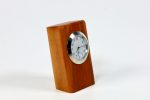 Schreibtischuhr aus Apfelholz mit 43mm Uhrwerk