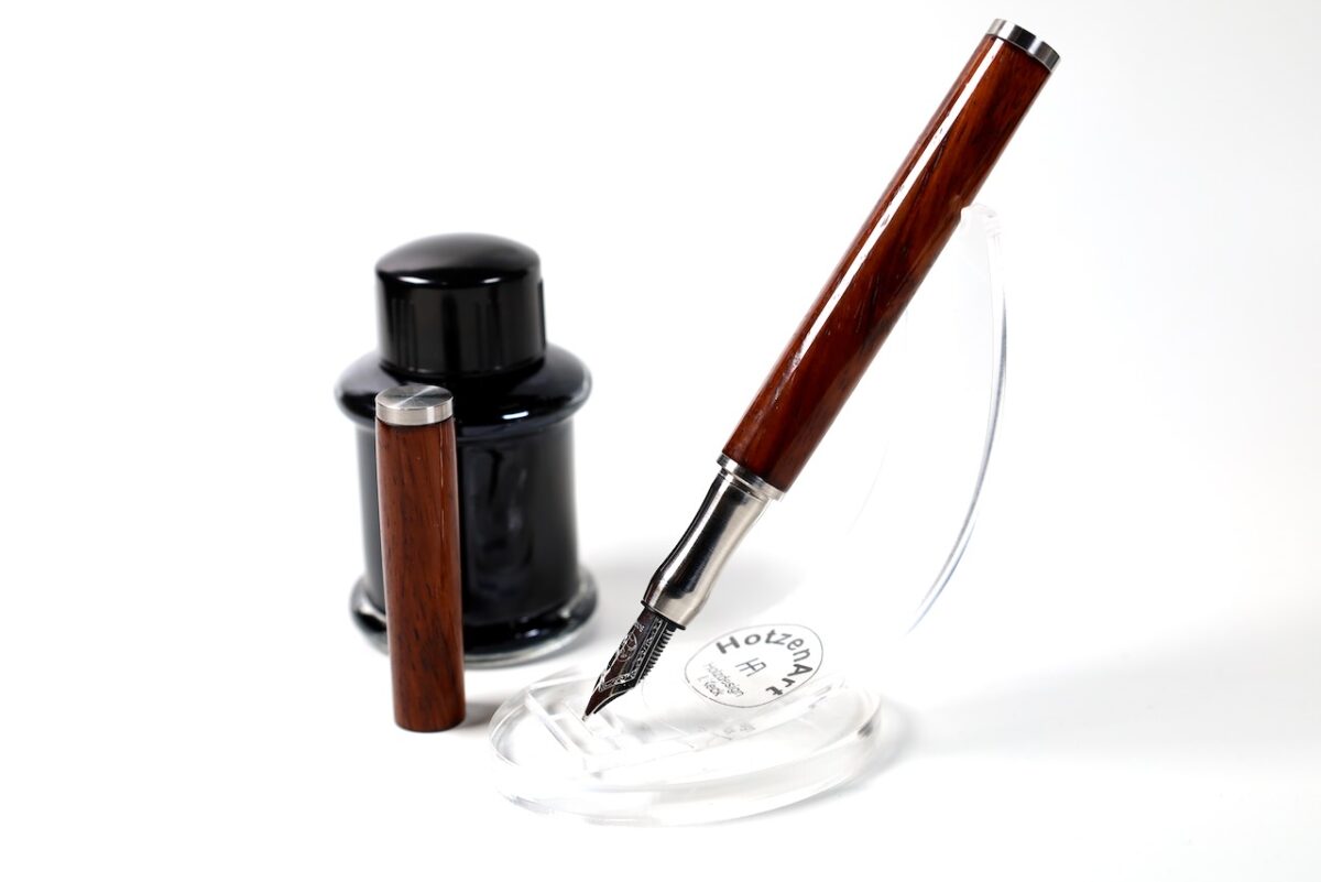 Füllfederhalter aus Edelstahl und Palisander
