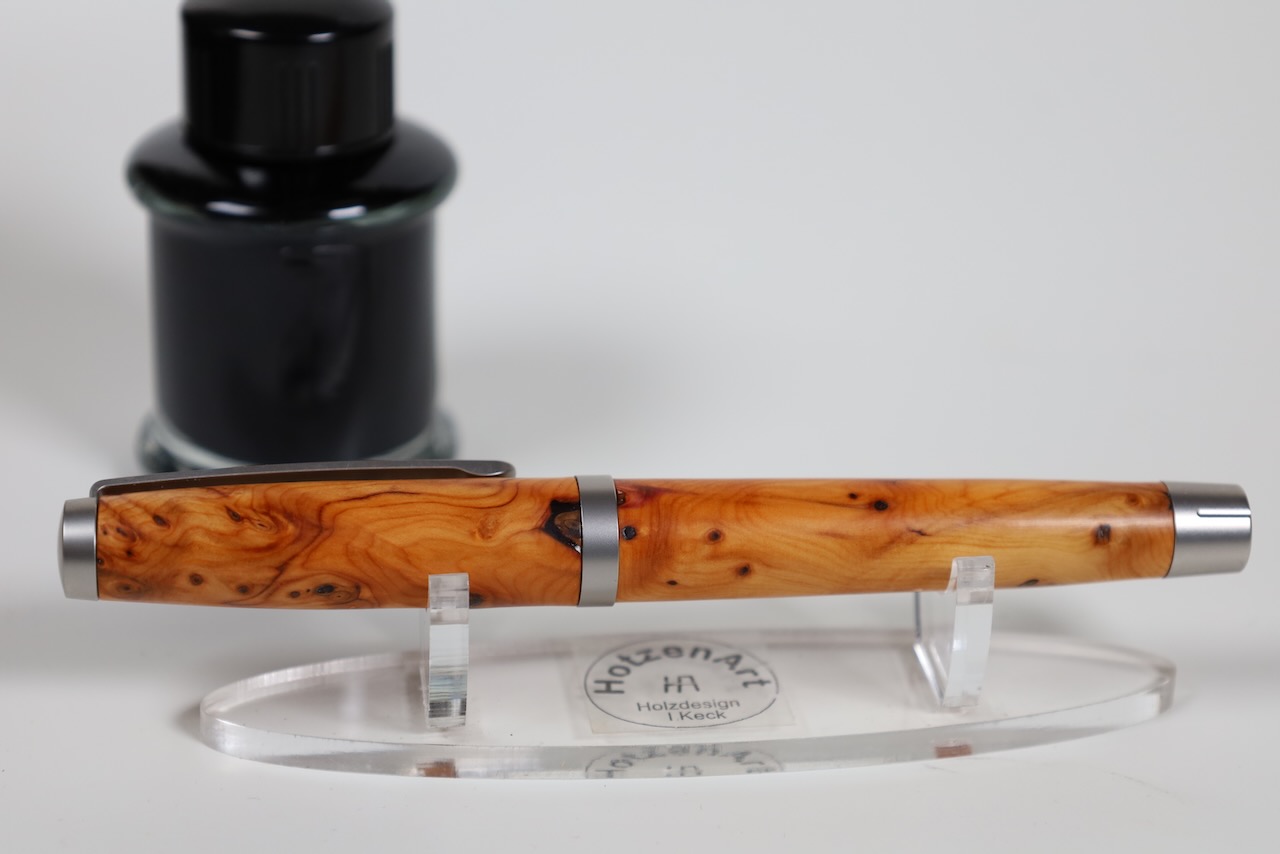 Kolbenfüller Exklusiv Eibe Maser - 4 Exklusiver Kolbenfüller aus Edelstahl und Eiben Maserholz