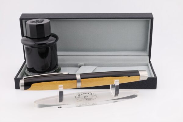 Exklusiver Kolbenfüller aus Edelstahl und Grenadilholz