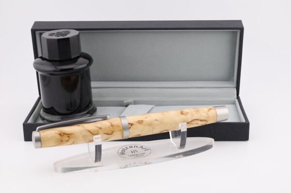 Exklusiver Kolbenfüller aus Edelstahl und karelischer Maserbirke