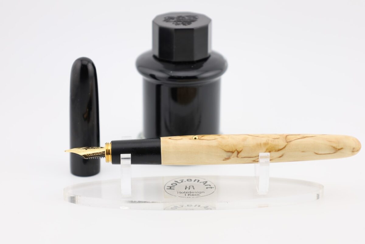 Edler Füller aus karelischer Maserbirke und Ebonit