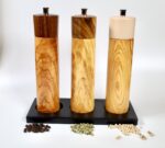 Die exklusive Pfefferbar aus Olivenholz , 3 Pfeffermühlen mit Schweizer edelstahlmahlwerk