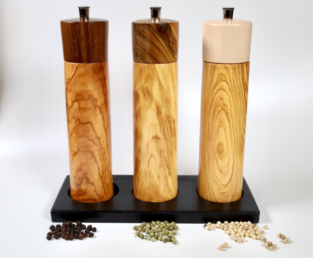Die exklusive Pfefferbar aus Olivenholz , 3 Pfeffermühlen mit Schweizer Edelstahlmahlwerk