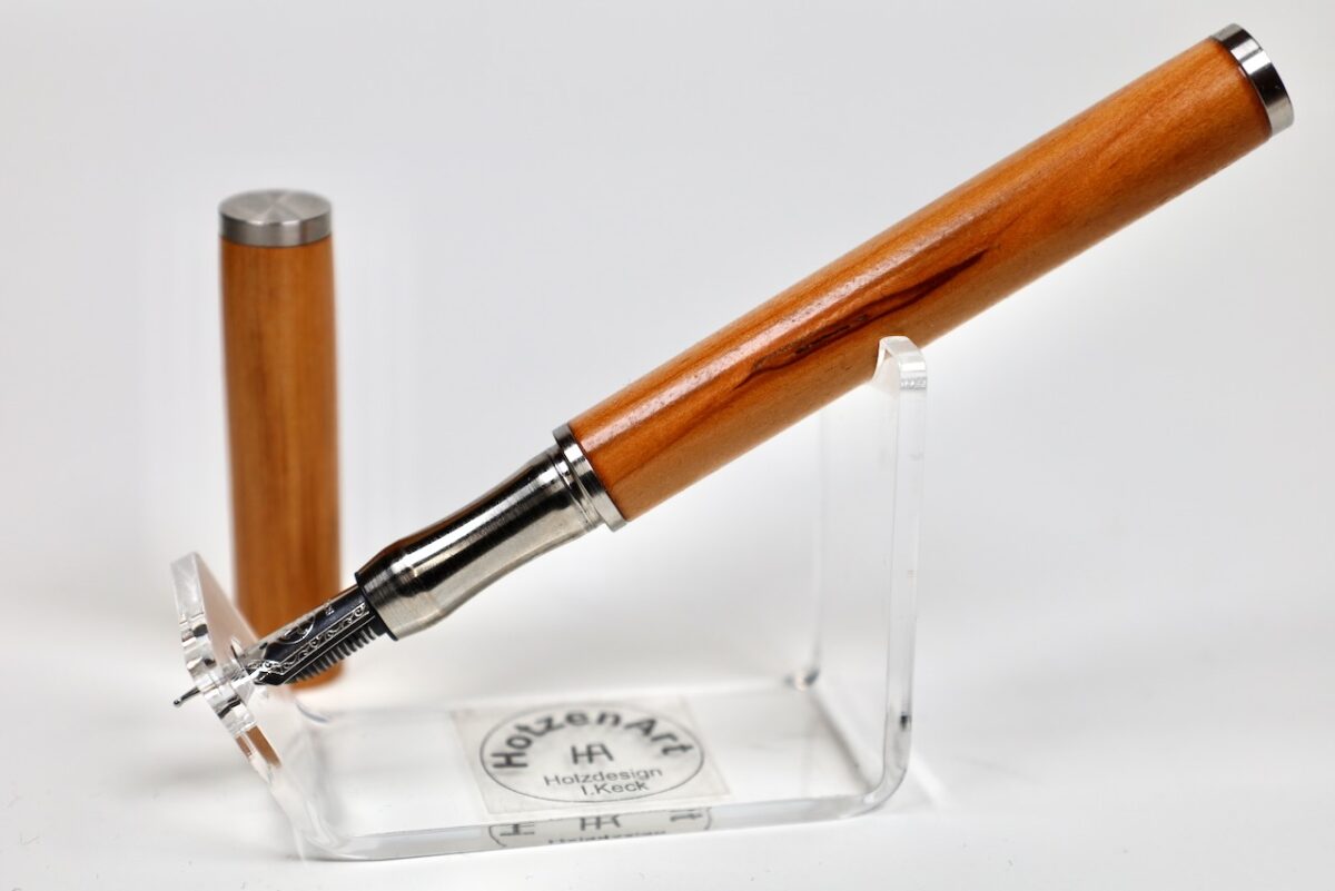 Exklusiver Füller aus Apfelbaum und Edelstahl