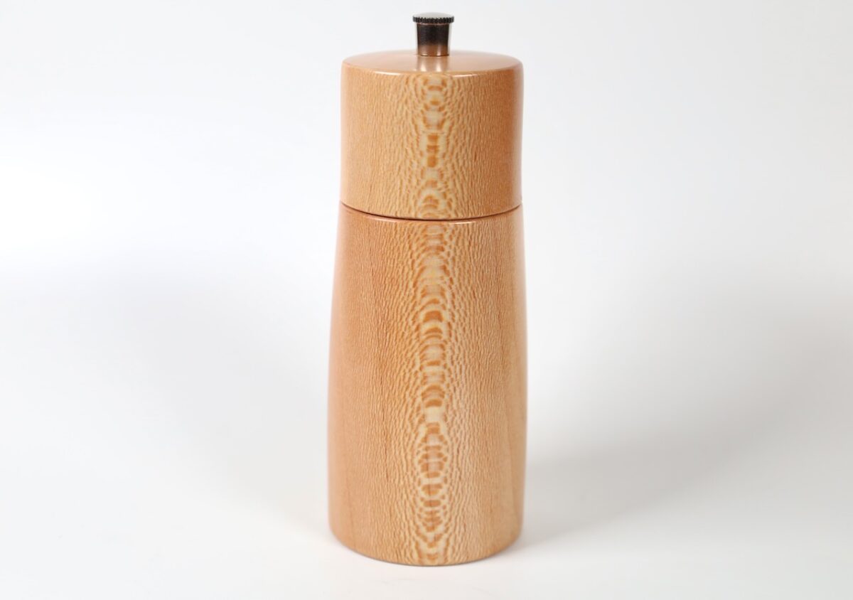 Plastikfreie Gewürzmühle aus Platanenholz mit Strässler Edelstahlmahlwerk