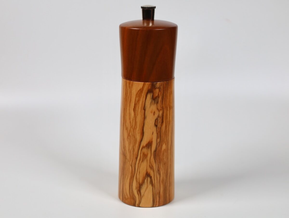 Exklusive Gewürzmühle aus Olivenholz mit Schweizer Mahlwerk