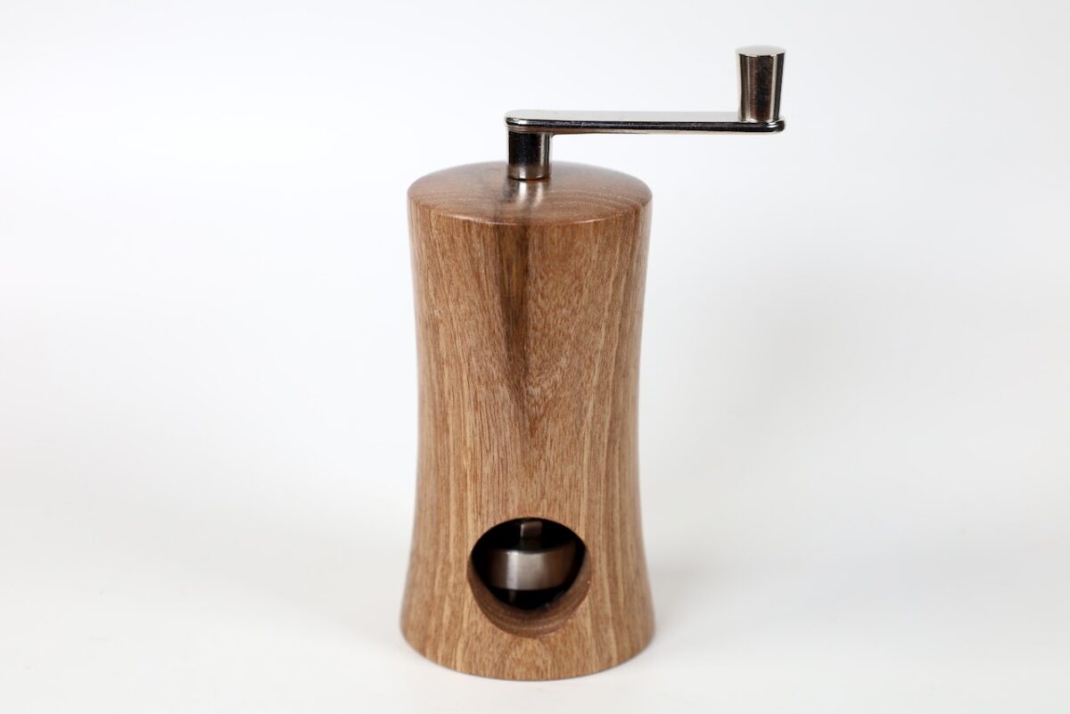 Plastikfreie Muskatreibe aus Nussbaumholz