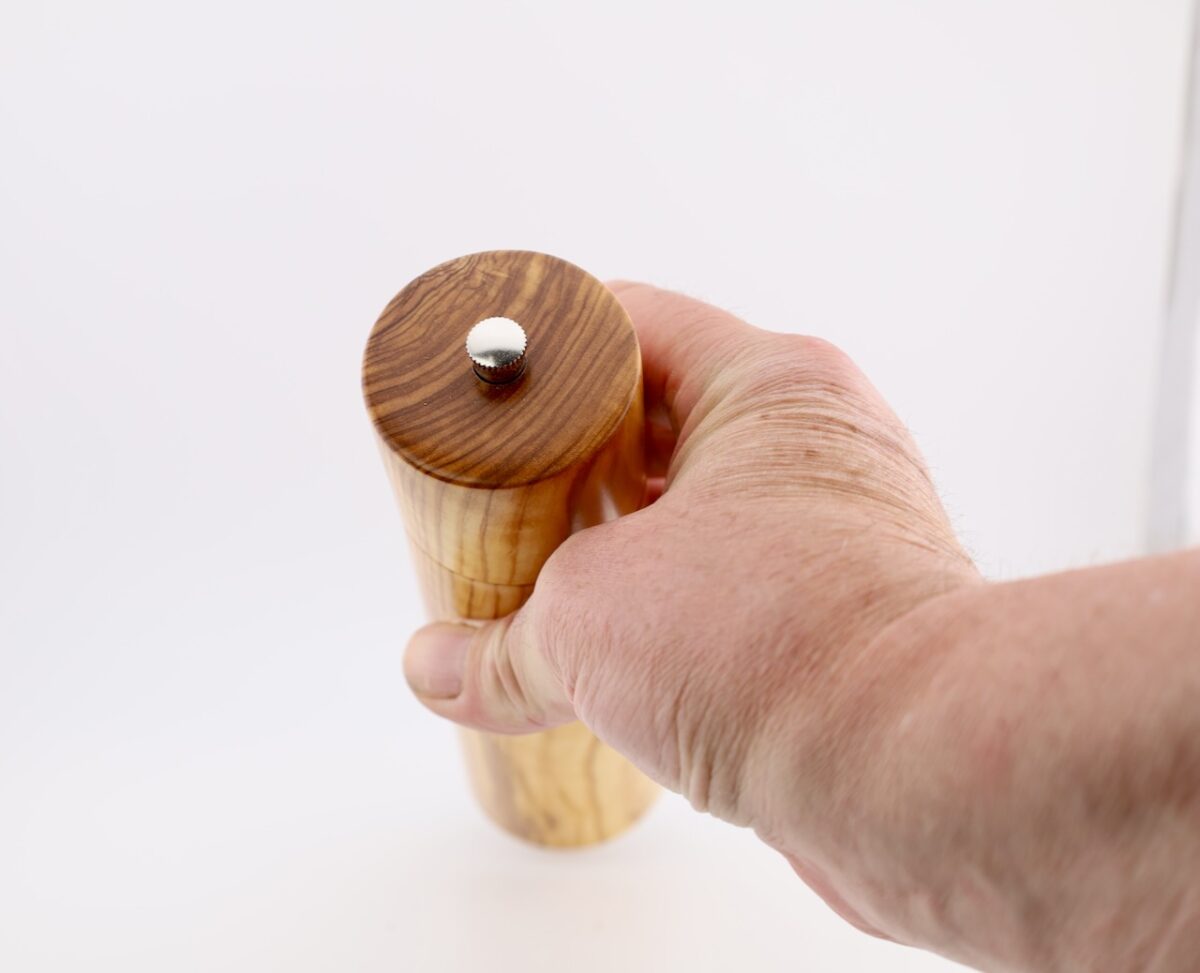 Gewürzmühle Olivenholz 20 cm – Handgefertigtes Unikat – Bild 8