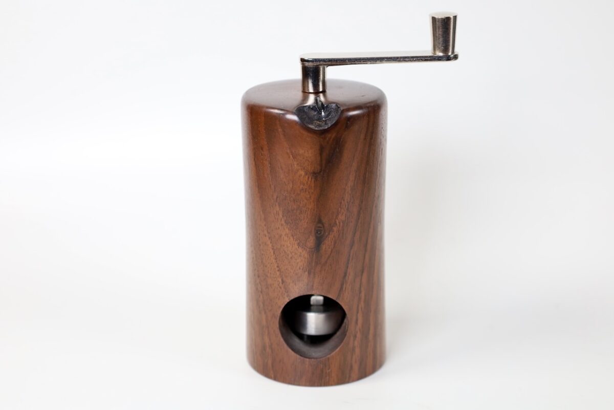 Muskatmühle aus Nussbaumholz mit Strässler Mahlwerk