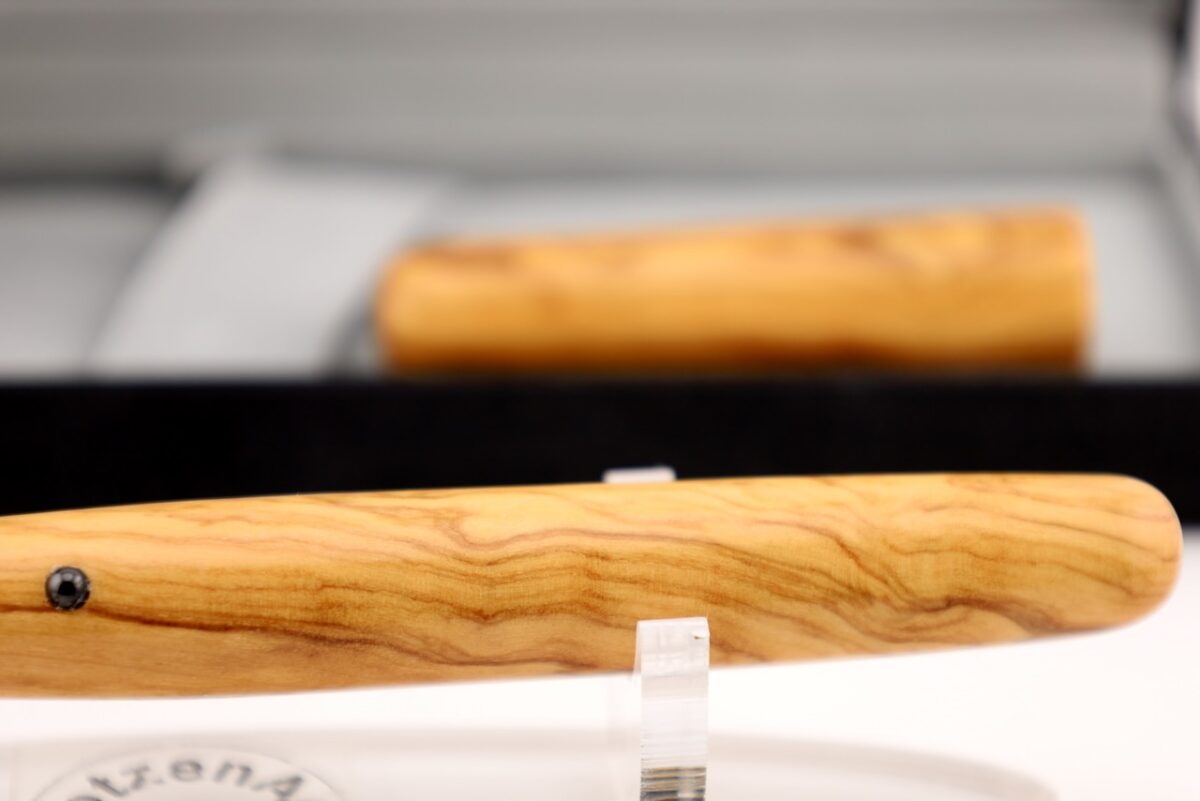 Exklusiver Füllfederhalter aus Olivenholz