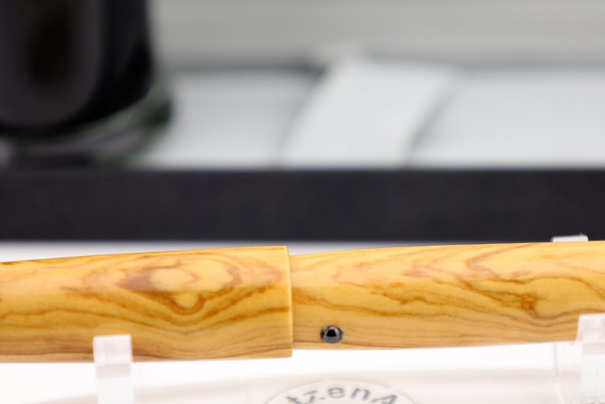 Exklusiver Füllfederhalter aus Olivenholz