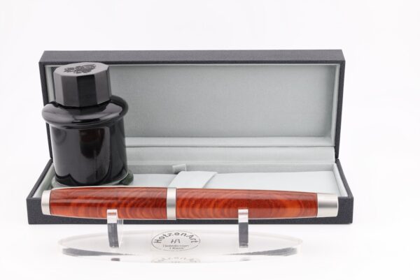 Exklusiver Kolbenfüller aus Edelstahl und Chakte Kok Holz