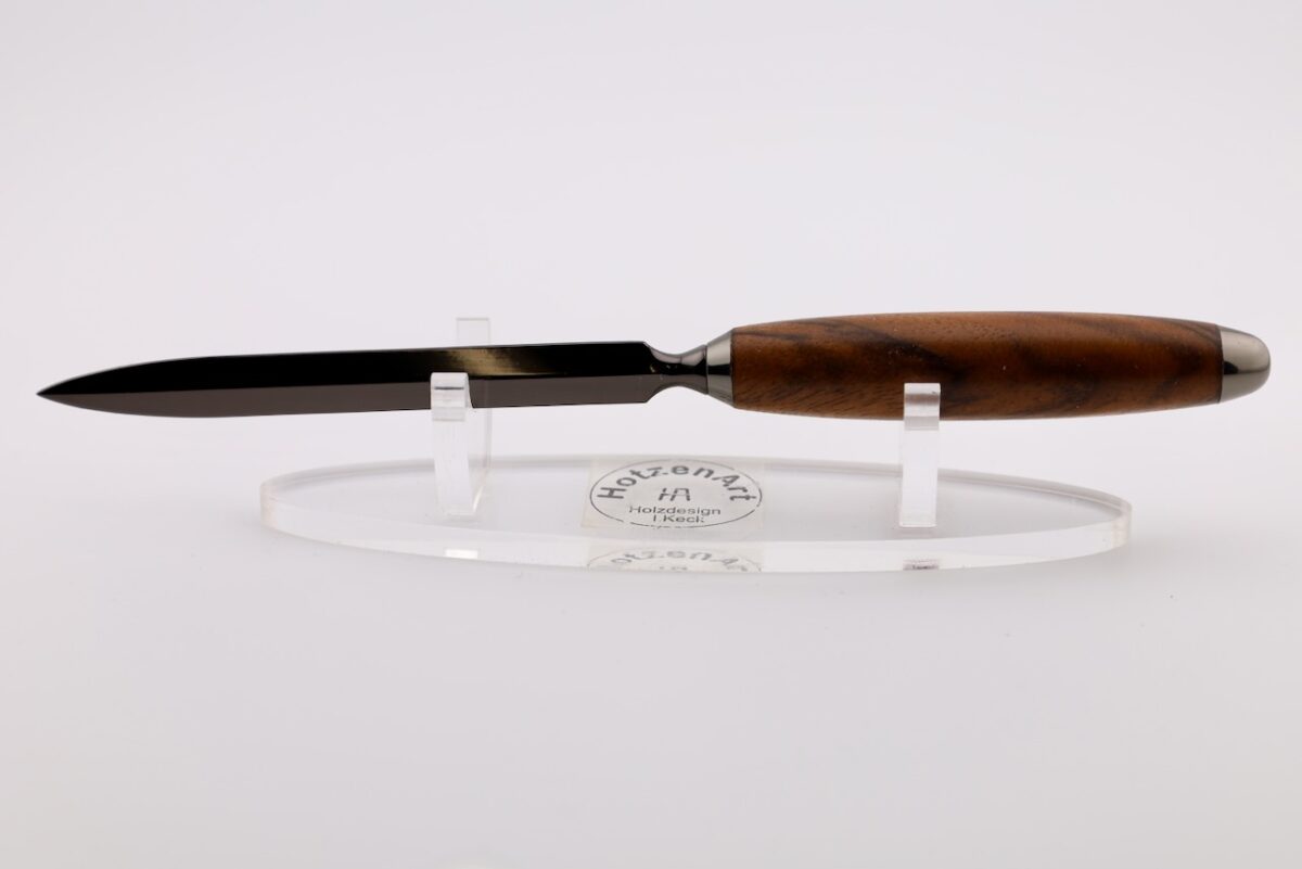 Eleganter Brieföffner aus Nussbaumholz