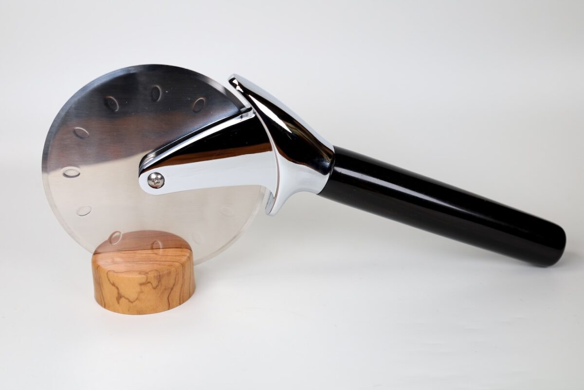 Exklusiver Pizzaroller mit Makassarholzgriff