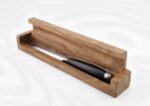 Eleganter Brieföffner mit Ebonitgriff in einem exklusivem Nussbaumetui