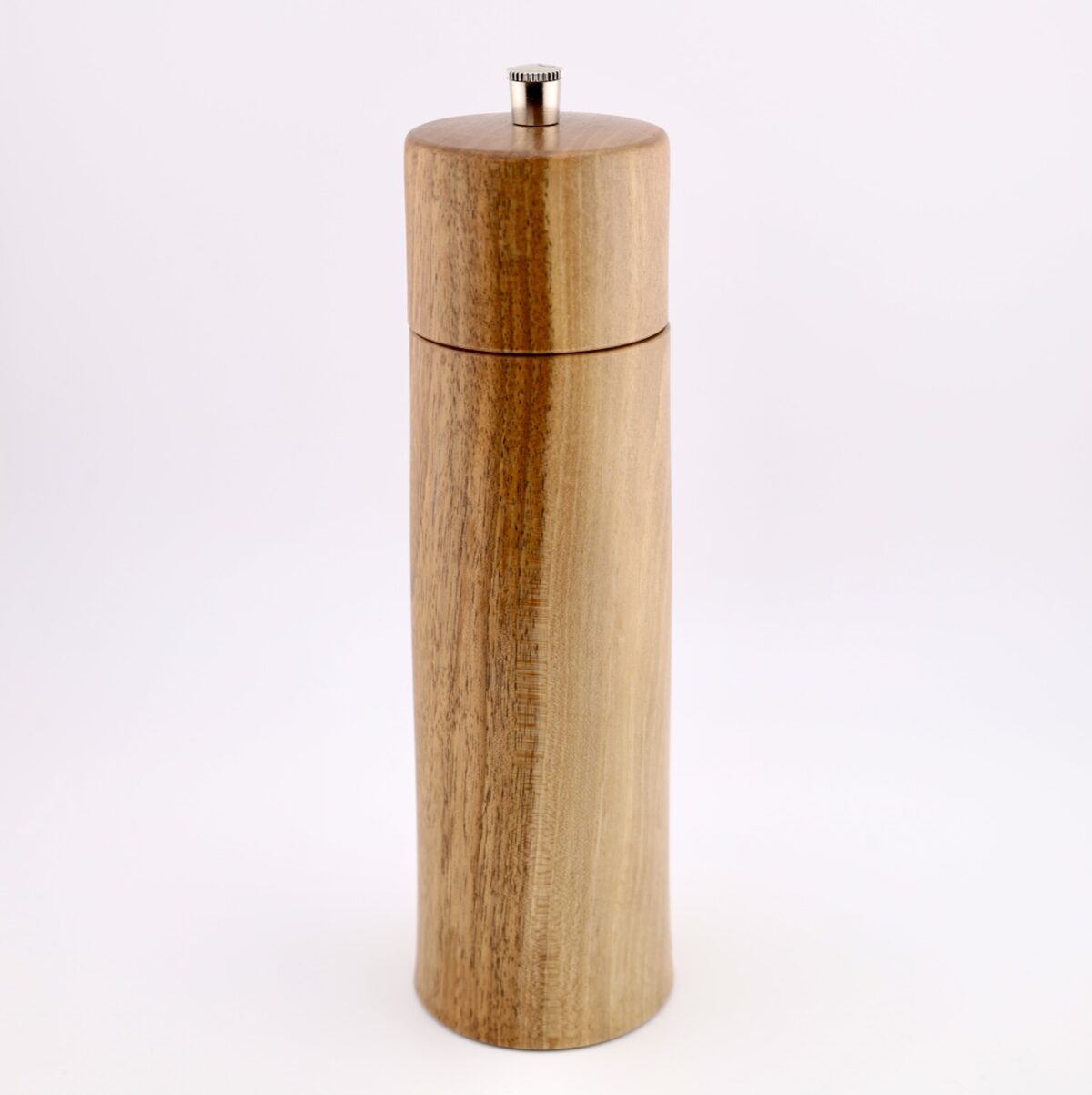 Gewürzmühle aus hellem Nussbaumholz