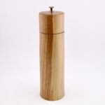 Gewürzmühle aus hellem Nussbaumholz