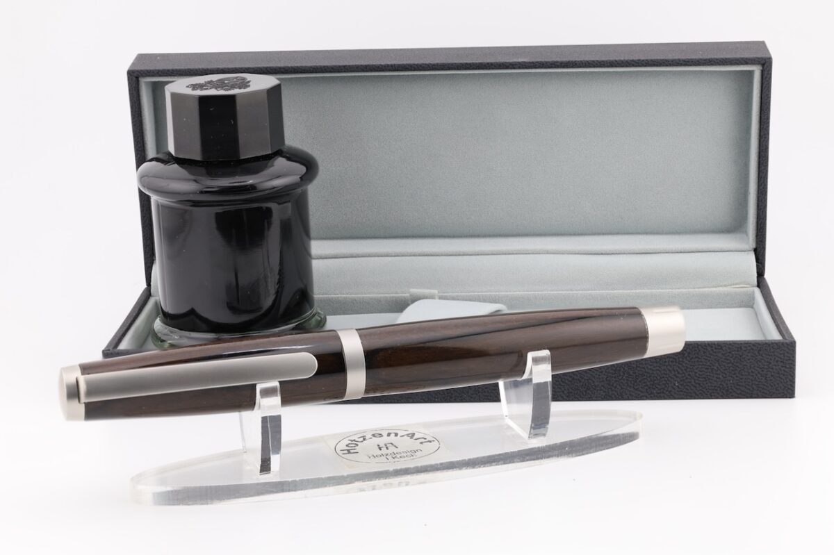 Exklusiver Kolbenfüller aus Edelstahl und Ziricote