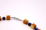 Exklusive Würfelkette aus Rosenholz und Lapislazuli