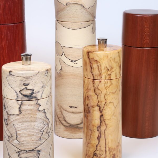 Gewürzmühlen aus Holz mit Edelstahlmahlwerk von HotzenArt